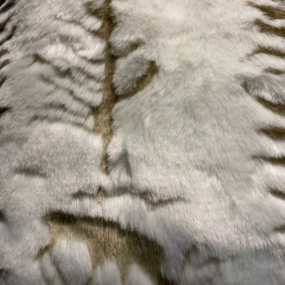 NWOT Aviva Stanoff winter pillow. Faux fur in ivory with gold design. 20x20 - Picture 3 of 11